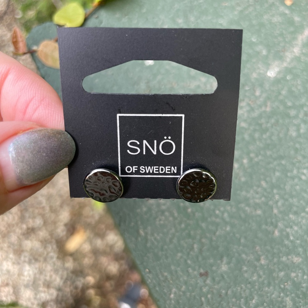 NEW | Snö of Sweden | Black Stud Earrings